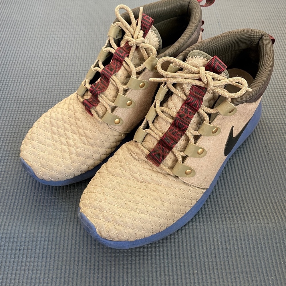 Nike future retro kicks. 

#nike
#streetwear
#hiking
#adventure
#sportswear